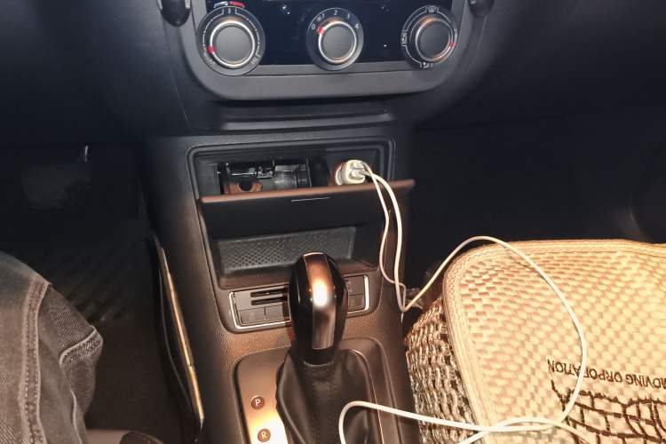 Used Volkswagen Tiguan 2015 1.8TSI Automatic Two-Wheel Drive Trend Edition Gear Lever