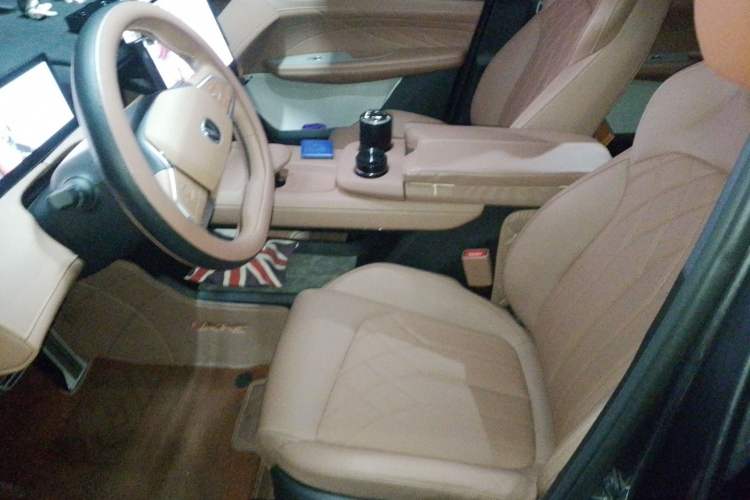 Used CHANGAN UNI-Z New Energy 2024 Blue Whale Smart Electric iDD 125km Beyond Edition Driver Seat