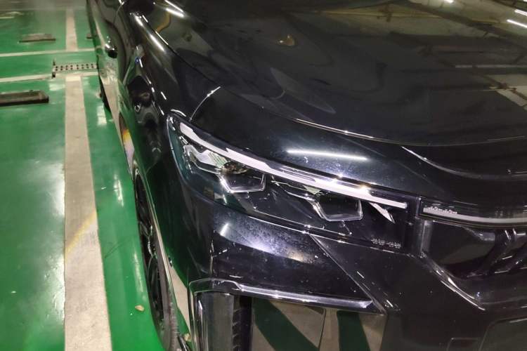 Used VOYAH FREE 2025 318 259 km All-Wheel-Drive Exploration Edition Right Front Headlight