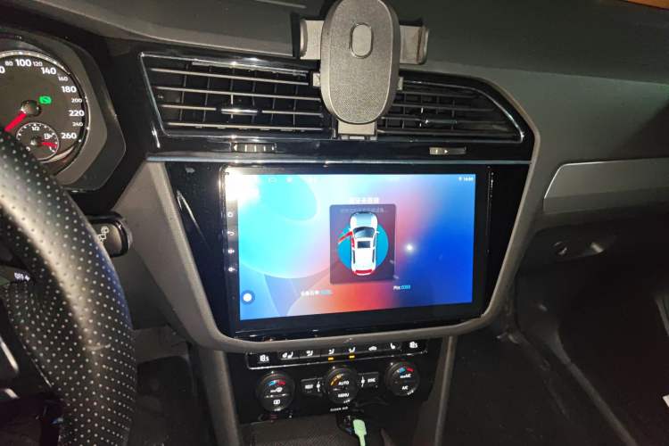 Used Volkswagen Tiguan L 2017 380TSI Automatic All-Wheel-Drive Luxury Edition Audio And AC Panel