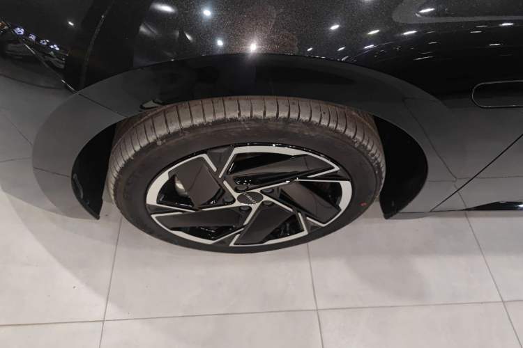 Used Lynk & Co 07 2024 EM-P 126 Long-Range Halo
