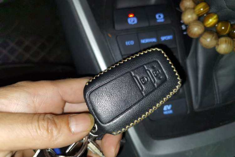 Used Toyota Wildlander 2020 Dual-Engine 2.5L E-CVT Two-Wheel Drive Luxury Edition Vehicle Key