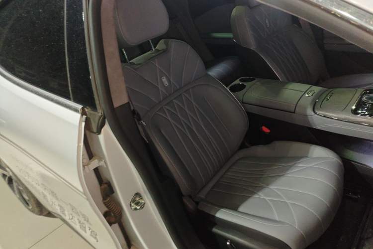 Used Geely Galaxy E8 2025 700 km Long-Range Intelligent Driving Version Right Front Seat