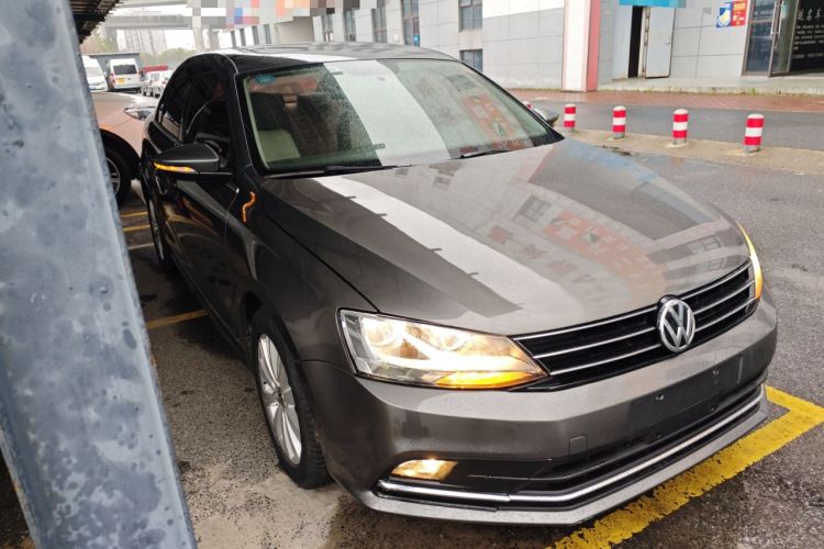 Used Volkswagen Sagitar 2015 230TSI Automatic Comfort Version Front Right 45 Deg