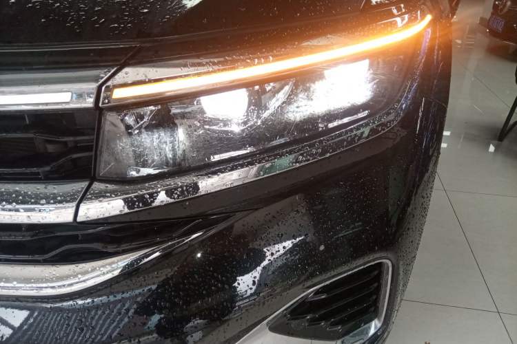 Used Volkswagen Talagon 2021 330TSI Two-Wheel-Drive Luxury Edition – Scenic Version Left Front Headlight