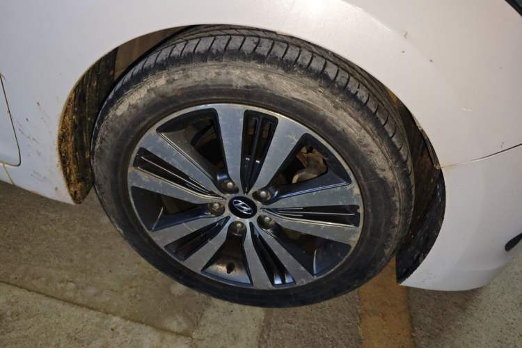 Used Hyundai Mistra 2016 1.8L Automatic Smart GLS Right Front Wheel Hub