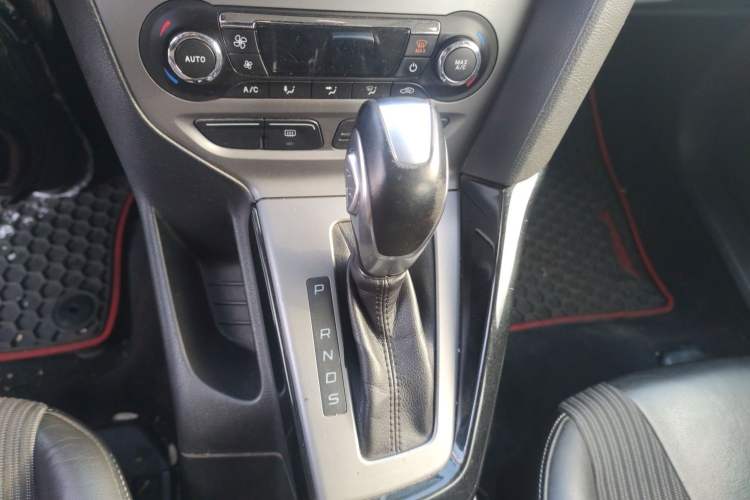 Used Ford Focus 2012 Sedan 1.6L Automatic Fashion Edition