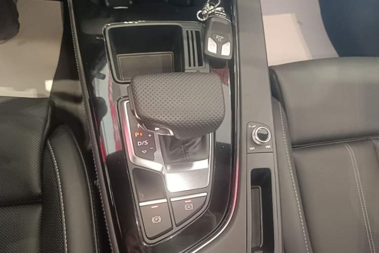 Used Audi A4L 2024 40 TFSI Luxury Dynamic Edition Gear Lever
