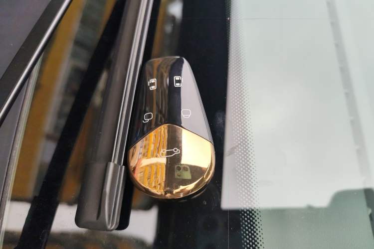 Used VOYAH Dream 2025 EV Four-Wheel Drive Excellence Kunpeng Edition