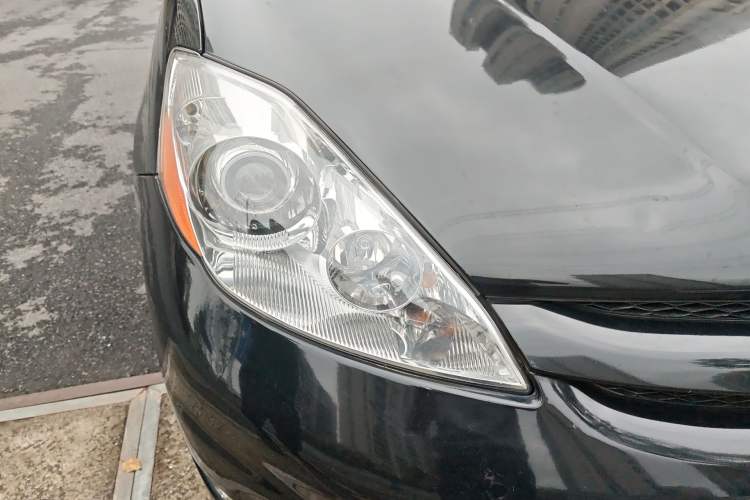 Used Toyota SIENNA 2005 3.3 XLE Right Front Headlight
