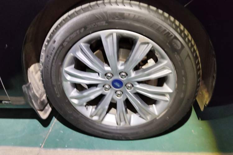 Used Ford Taurus 2019 EcoBoost 245 Comfort Edition Right Front Wheel Hub