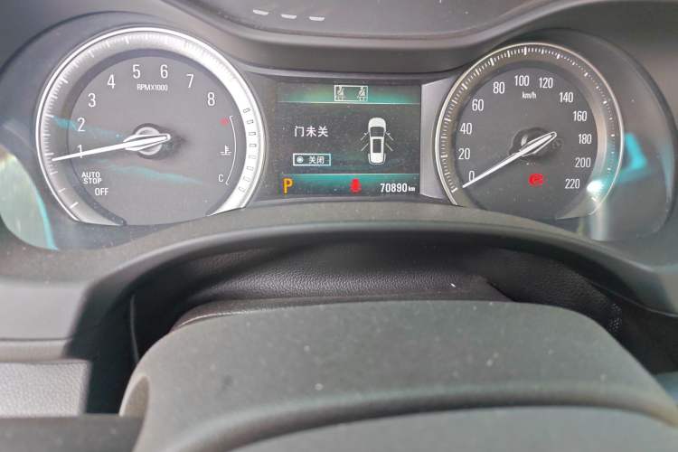 Used Buick GL6 2019 18T 6-Seater Connected Luxury Version China VI Standard Odometer Close Up