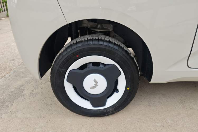 Used Wuling Hongguang MINIEV 2024 3rd Generation 215km Youth Edition Right Rear Wheel Hub