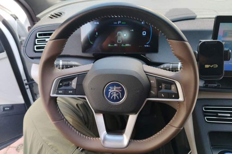 Used BYD Qin PLUS 2024 HONOR Edition DM-i 55KM Leading Model Steering Wheel