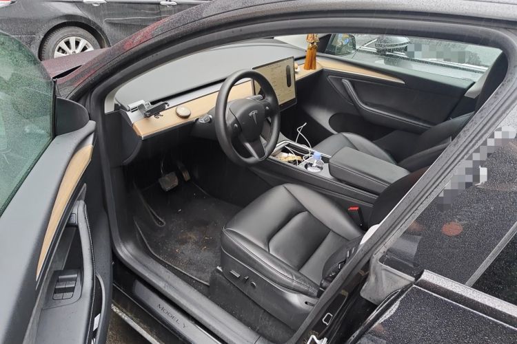 Used Tesla Model Y 2022 Long-Range All-Wheel-Drive Version