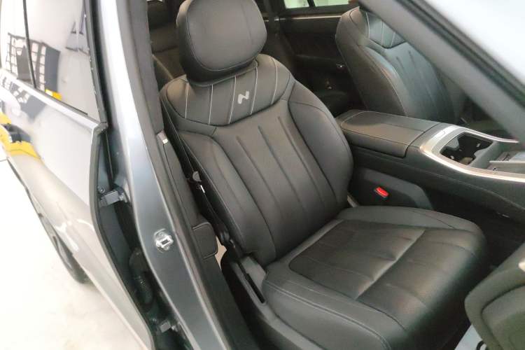 Used ONVO Luxeed L90 2025 Model—Max Six-Seater Version
