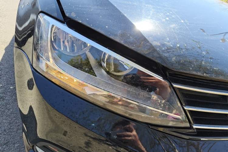 Used Volkswagen Sagitar 2018 1.6L Automatic Comfort Model Right Front Headlight