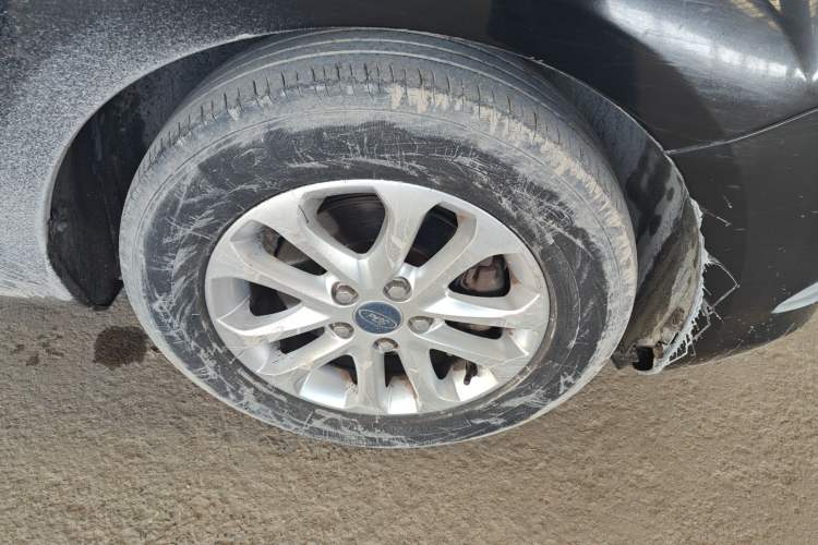 Used Ford Focus 2013 Hatchback Classic 1.8L Automatic Base Model Right Front Wheel Hub