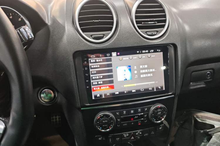 Used Mercedes-Benz M-Class AMG 2011 AMG ML 63 Audio And AC Panel