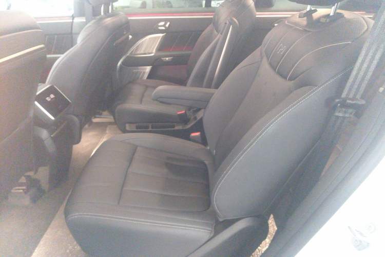Used ONVO Luxeed L90 2025 Model—Max Six-Seater Version Left Rear Seat