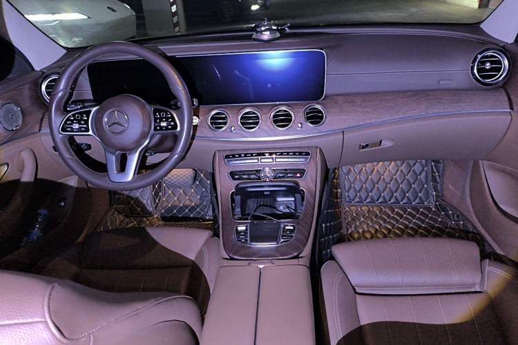 Used Mercedes-Benz E-Class 2020 Facelift E 260 L Center Console