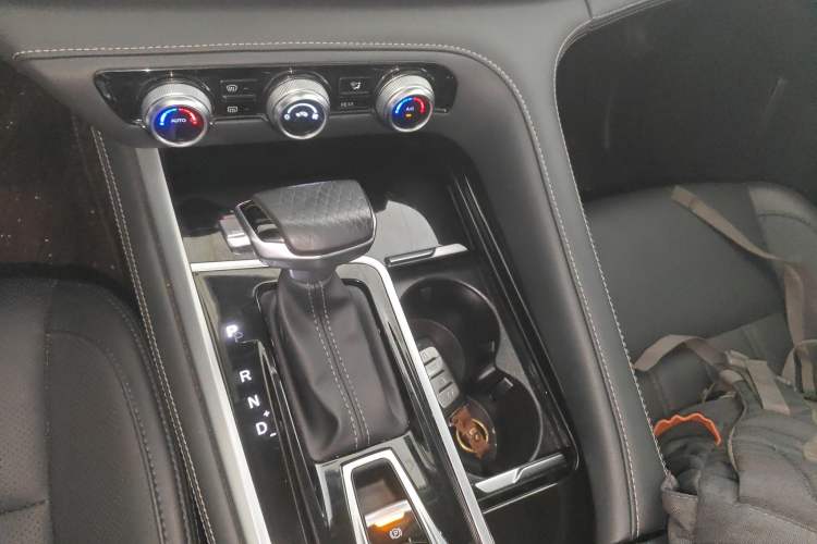 Used CHANGAN CS95 2021 2.0T Two-Wheel Drive Luxury Version
