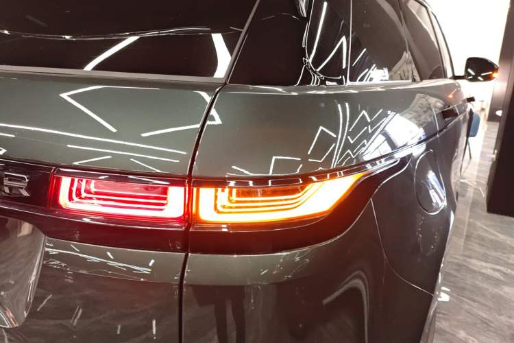 Used Land Rover Range Rover Evoque 2022 Facelifted Aurora L 249 PS R-Dynamic Luxury Edition
