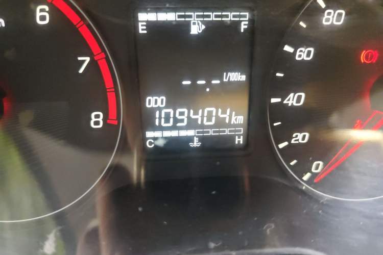 Used Baojun 310 2017 1.5L Manual Fashion Model Odometer Close Up