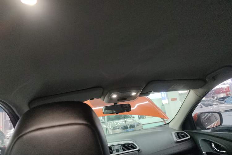 Used Renault Kadjar 2016 2.0L Two-Wheel Drive Comfort Edition Headliner