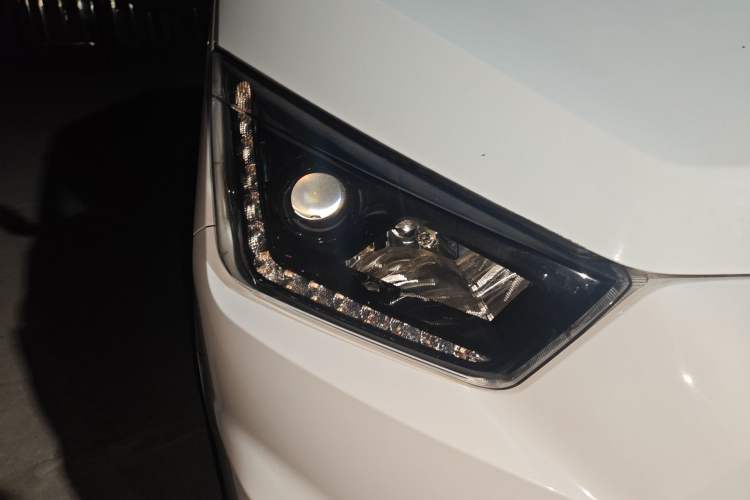 Used JMC Transit 2019 2.8T Commercial Version Short Wheelbase Mid-Roof 6-Seater China VI JX493