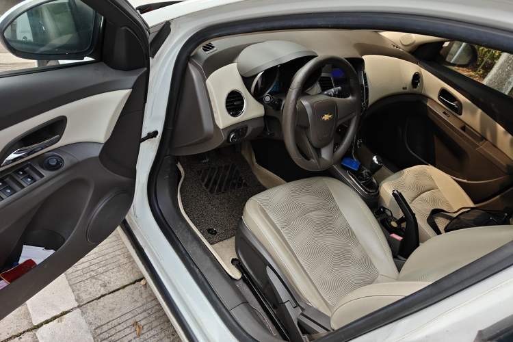 Used Chevrolet Cruze 2015 1.5L Classic SE MT Driver Seat