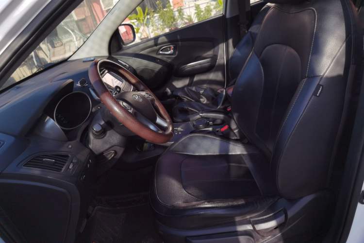 Used Hyundai ix35 2015 2.0L Automatic 2WD Smart Type China IV
