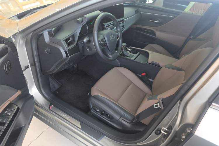 Used Lexus ES 2023 200 Excellence Edition Left Front Seat