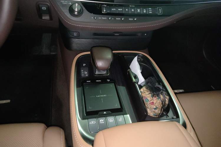 Used Lexus LS 2018 500h Excellence Edition China VI standard