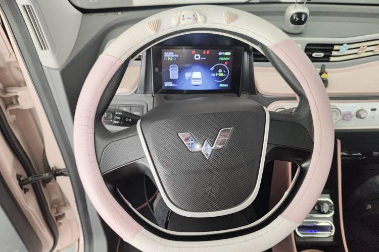 Used Wuling Hongguang MINIEV 2021 Macaron Fashion Edition Lithium-Ion Battery Steering Wheel