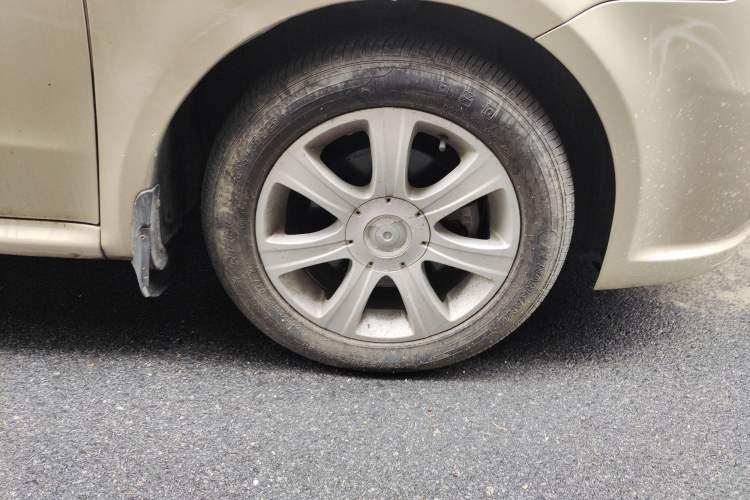 Used Volkswagen Lavida 2011 1.6L Manual - Premium Edition Right Front Wheel Hub