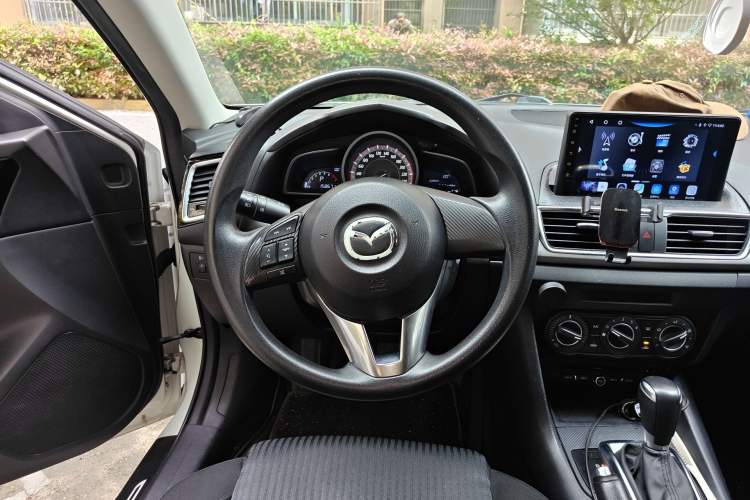 Used Mazda 3 Axela 2016 Sedan 1.5L Automatic Comfort Model