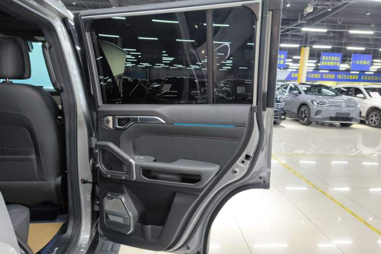 Used JETOUR Traveler 2023 2.0T All-Wheel Drive CrossPRO+