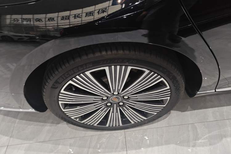 Used Hongqi H9 2025 2.0T Two-Wheel Drive Flagship Luxury Business Edition 5 Seats
