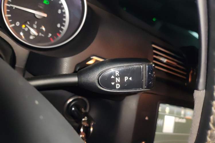 Used Mercedes-Benz R-Class 2017 R 320 4MATIC Business Edition Prestige Model Gear Lever