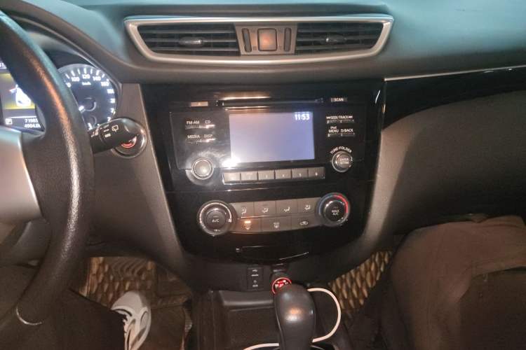 Used Nissan Qashqai 2016 2.0L CVT Luxury Edition Audio And AC Panel