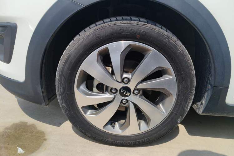 Used Kia KX Cross 2017 1.4L AT GLS
