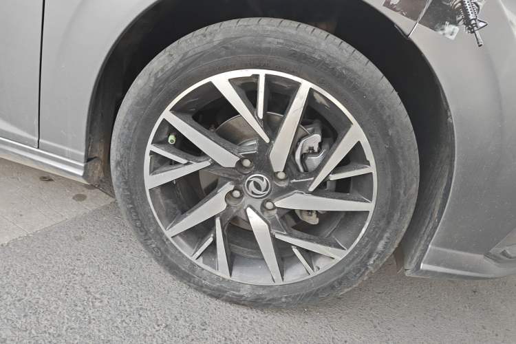 Used Dongfeng Aeolus Yixuan 2020 230T Automatic Advanced Edition Right Front Wheel Hub