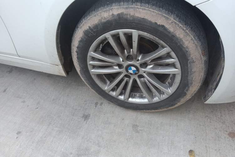 Used BMW 3 Series 2015 316Li Fashion Model Right Front Wheel Hub