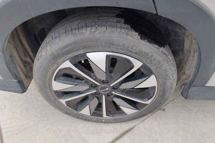 Used BYD Song PLUS New Energy 2025 DM-i 112KM Prestige Model Right Rear Wheel Hub