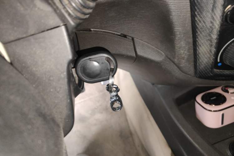 Used Wuling Hongguang 2014 1.2L Standard Model China IV