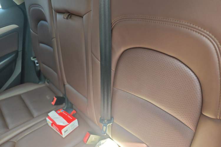 Used Audi Q5 2013 40 TFSI Ambition Left Rear Seat