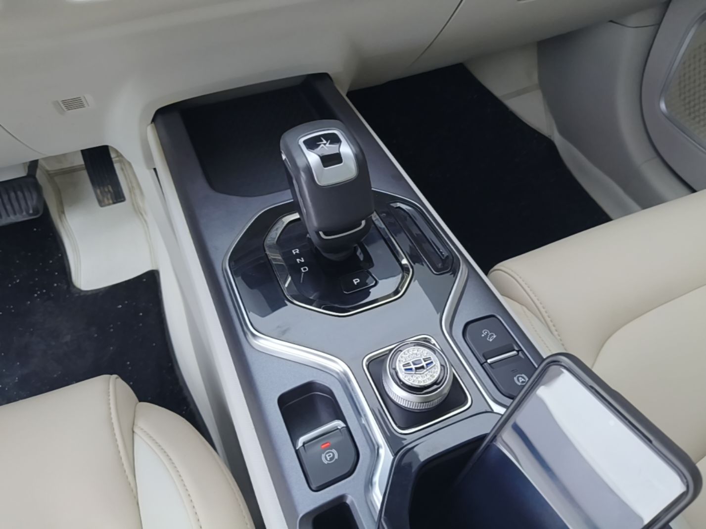 Geely Auto icon 2023 1.5TD Chocolate Smoothie Edition — снимка 16