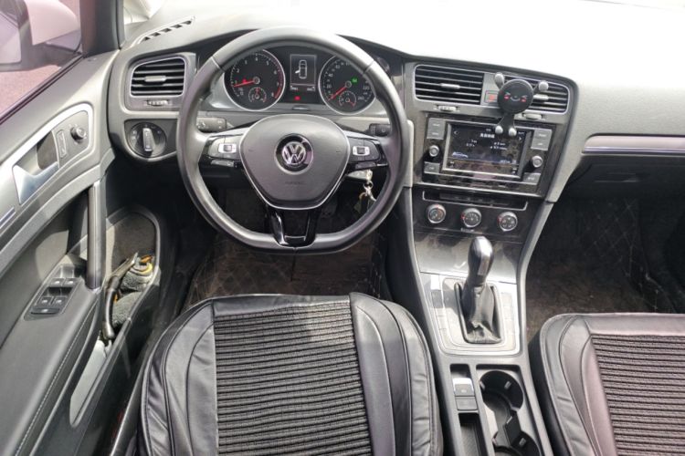 Used Volkswagen Golf 2018 1.6L Automatic Comfort Model Steering Wheel