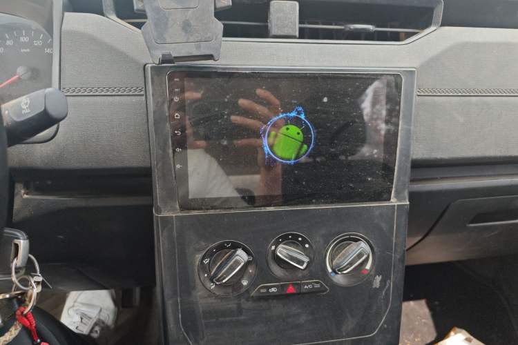 Used Wuling Hongguang PLUS 2019 1.5T Manual Standard Version 7 Seats Audio And AC Panel